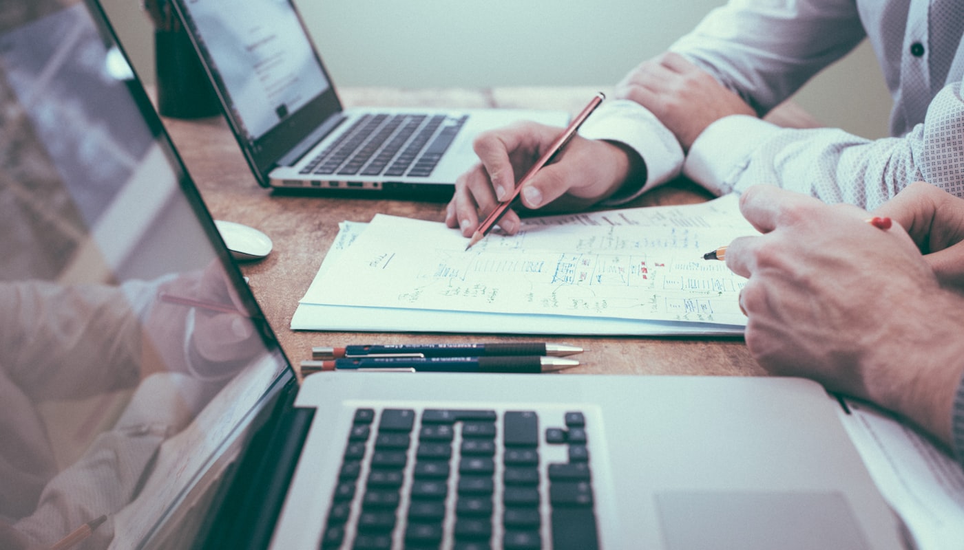 A Spotto Finance broker explaining home loan options in plain English